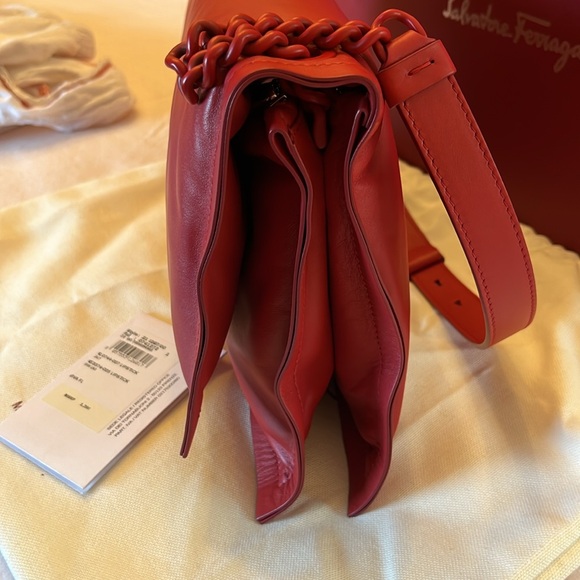 NWT SALVATORE FERRAGAMO VIVA BOW CALFSKIN LEATHER BAG. - Picture 10 of 11